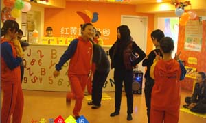 郑州红黄蓝亲子园早教中心突关门 老师被拖欠9个月工资