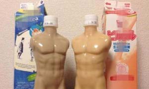 日本无节操饮料走红 猛男裸体瓶身肮脏无下限